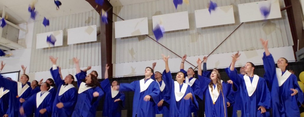 grad-hat-toss-scaled.df40c63266.jpg
